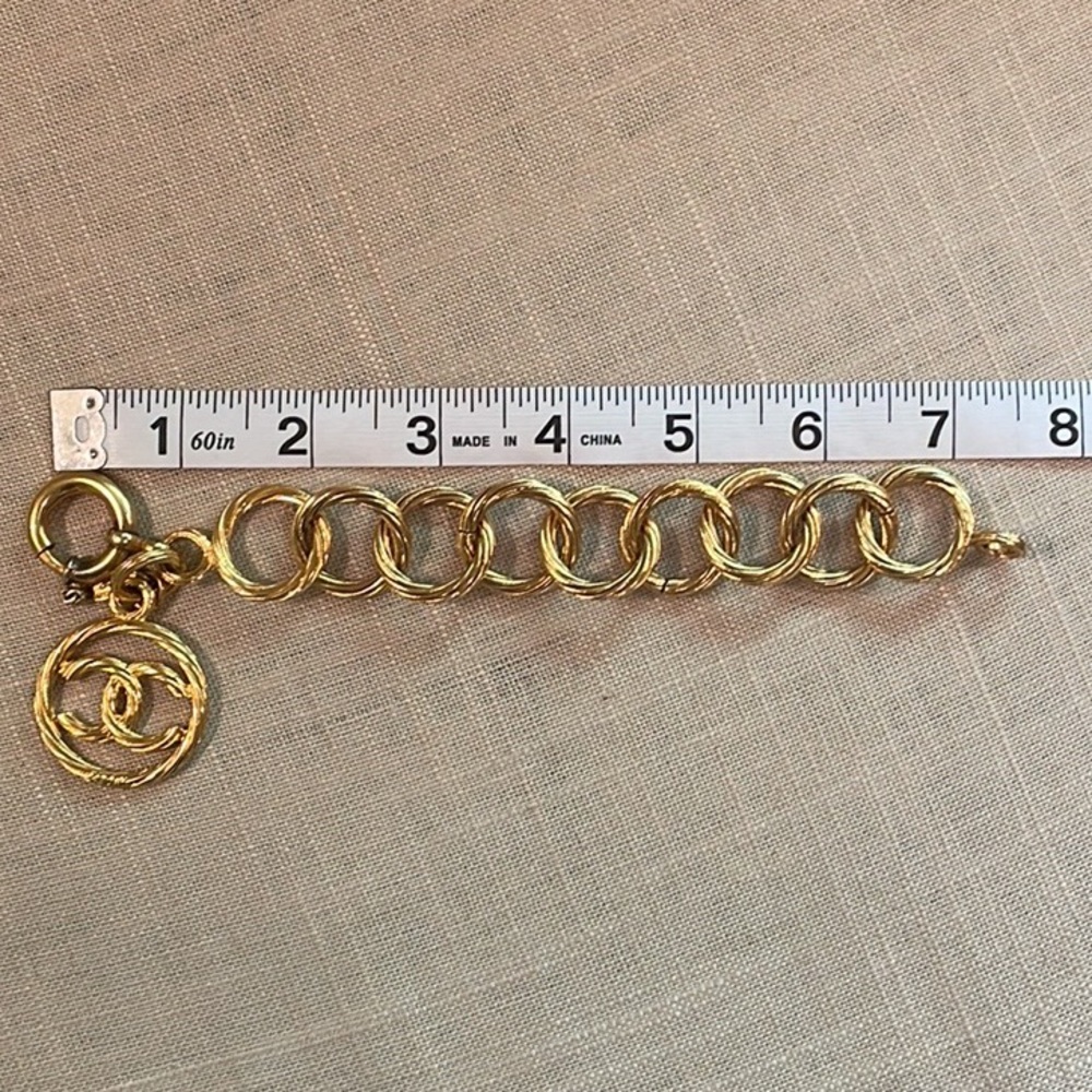 ❌❌SOLD❌❌CHANEL Textured Gold Chain Link Bracelet - Picture 9 of 10